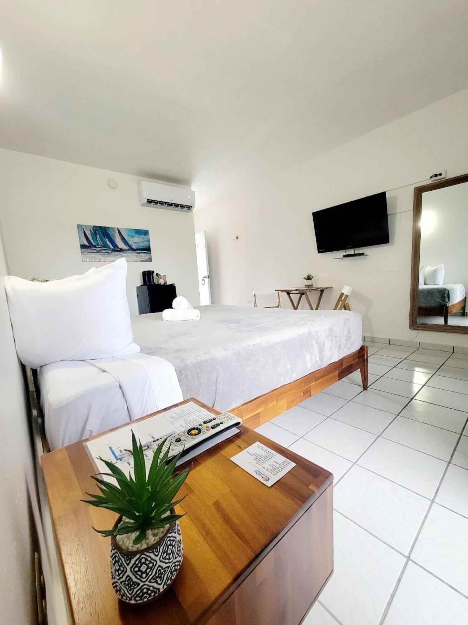Nautilus By La Jamaca Hotels-Downtown La Parguera 라하스 외부 사진