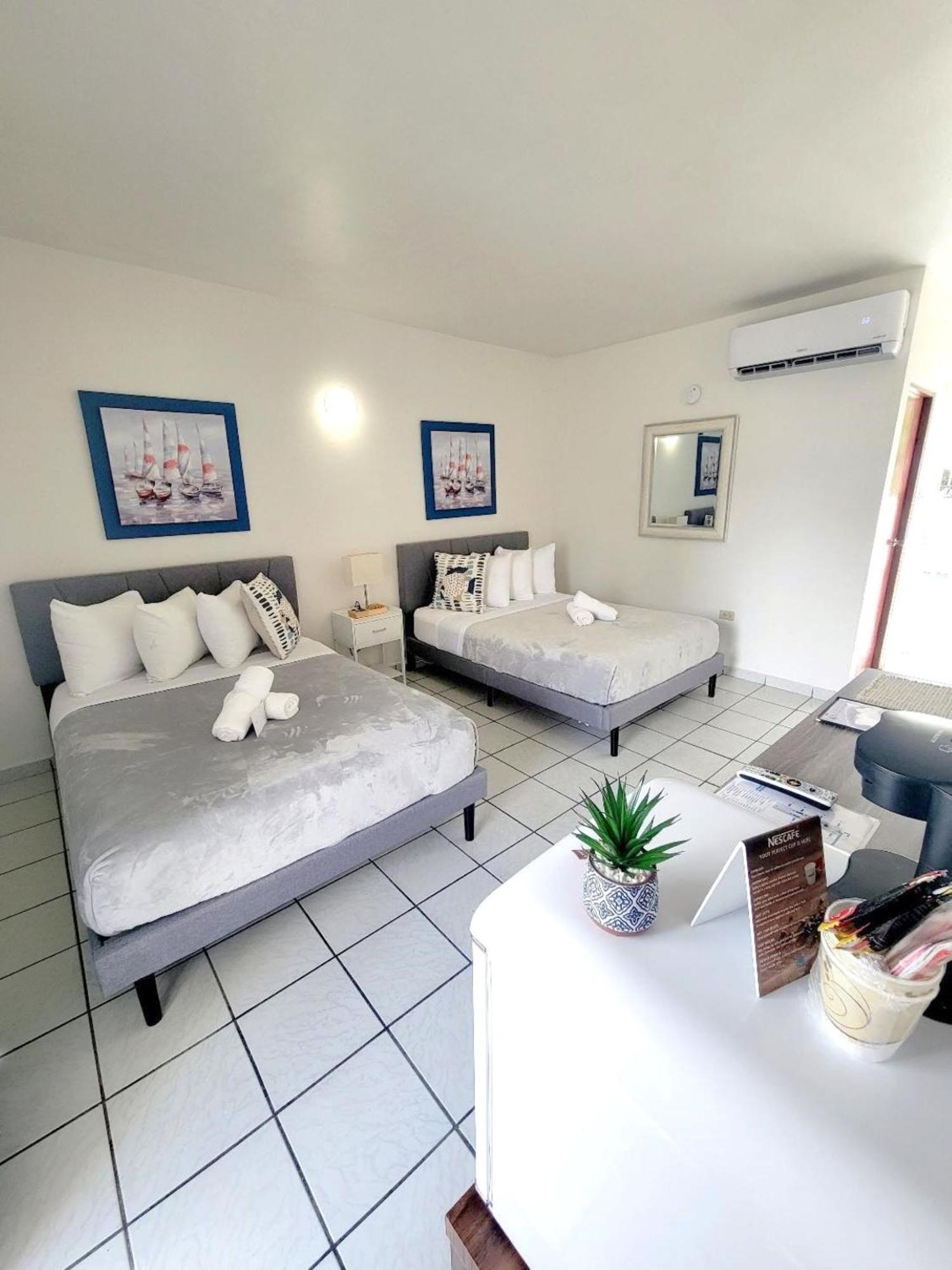 Nautilus By La Jamaca Hotels-Downtown La Parguera 라하스 외부 사진