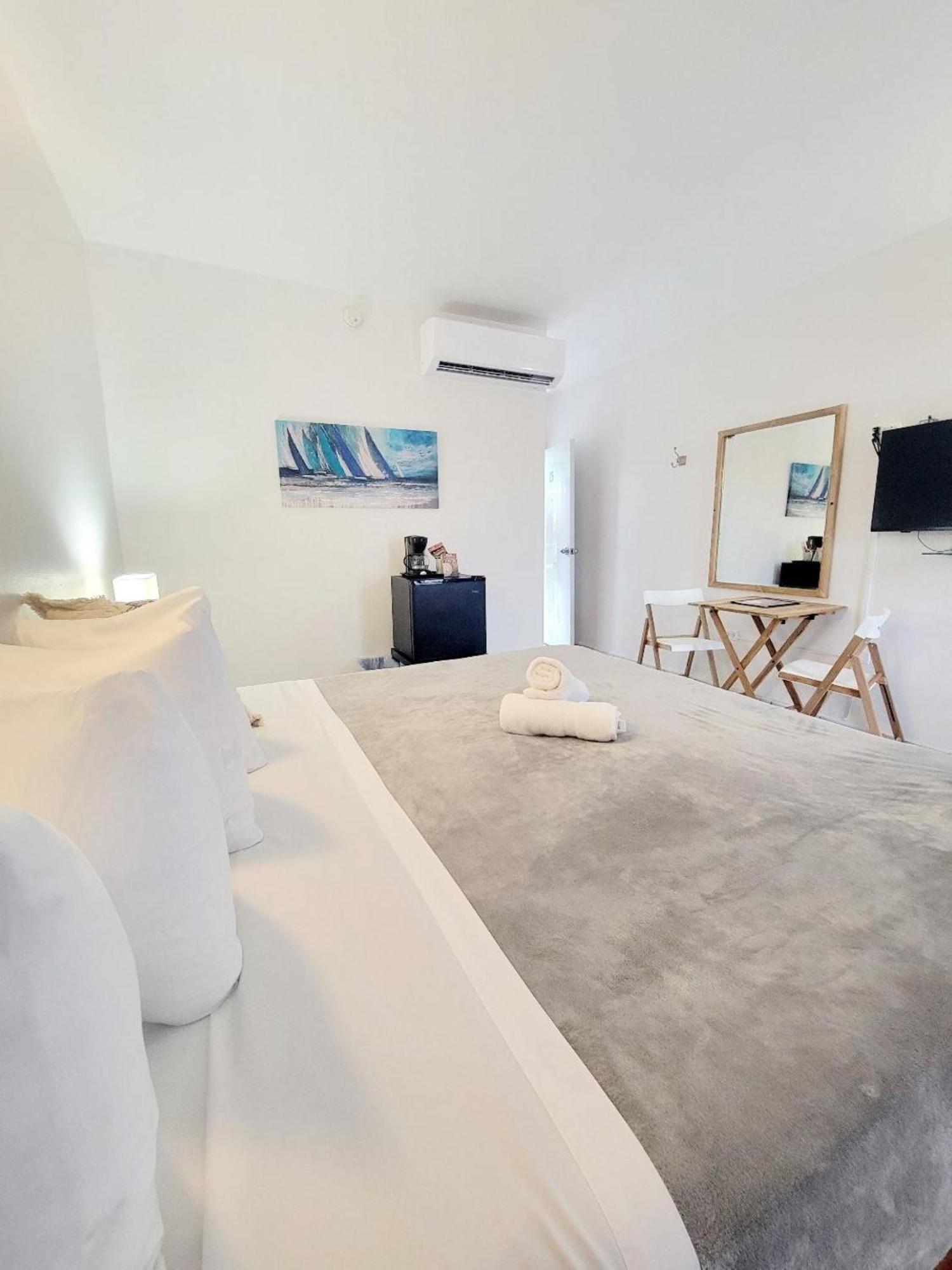 Nautilus By La Jamaca Hotels-Downtown La Parguera 라하스 외부 사진